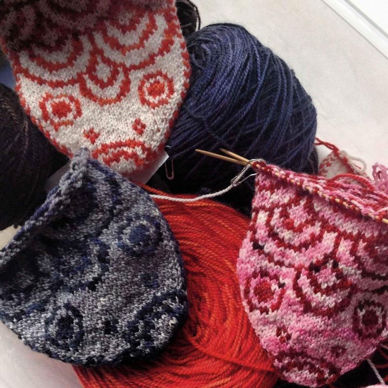 Nishikigoi House Socks Knitting Pattern - Infinite Twist